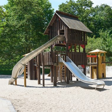 Parktaki çocuk parkı.