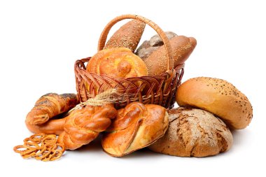 Beyaz arka planda izole edilmiş taze ekmek, çörek ve kurabiyeler.
