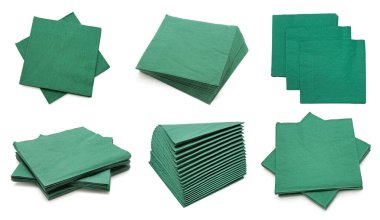 Beyaz arkaplanda izole edilmiş farklı açılarda tek kullanımlık kağıt peçeteler