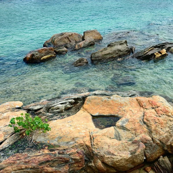 Lindas pedras no oceano — Fotografia de Stock