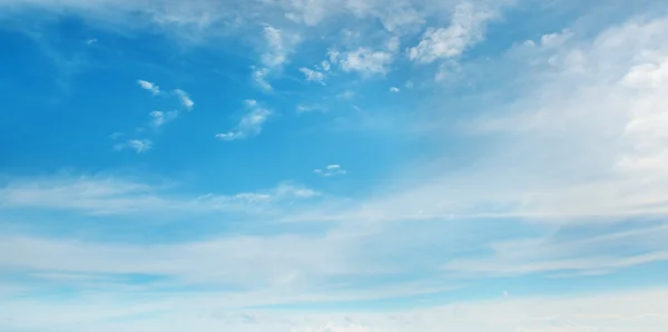 Mooie pluizige wolken — Stockfoto