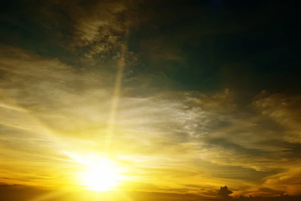 Belo pôr do sol nos trópicos — Fotografia de Stock