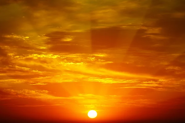 Clouds illuminated by sunlight. — Stock Photo, Image