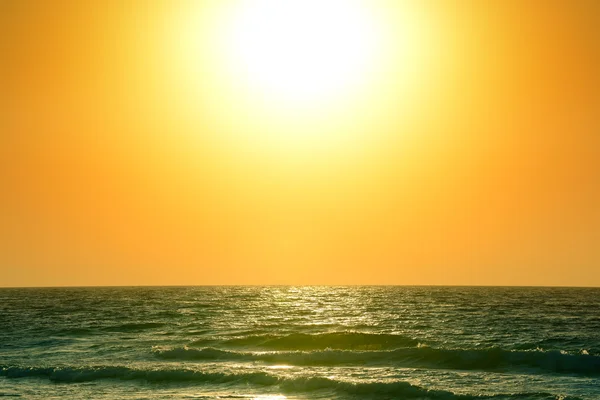 Východ slunce nad oceánem — Stock fotografie