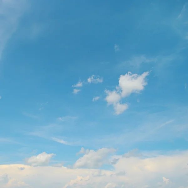 青い空の雲 — ストック写真