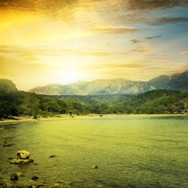 Sahilde fantastik gündoğumu