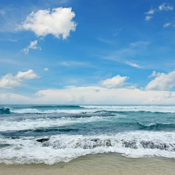 Belles vagues dans la mer — Photo