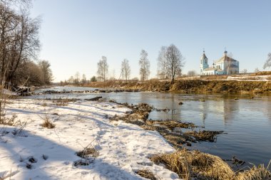 Rus kış manzara nehir ile