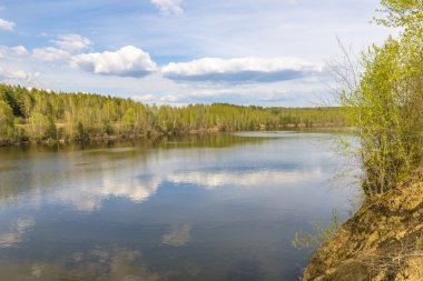 bahar Nehri şehir dışında. Rusya