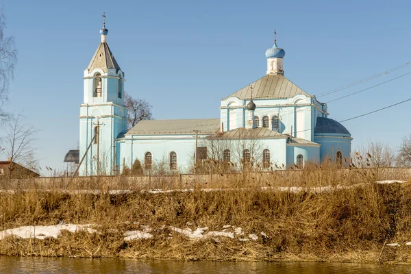 Vackra ryska ortodoxa kyrkan — Stockfoto