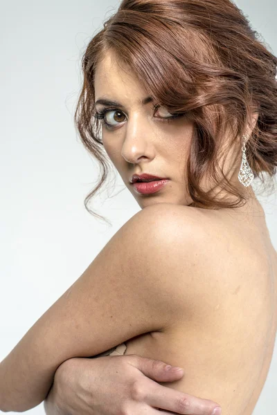 Portrait of brown-haired romantic girl with naked back — Stock Photo, Image