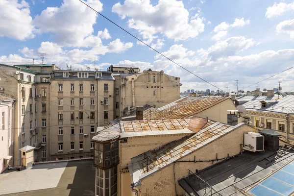 Telhados e casas antigas no centro da antiga Moscou — Fotografia de Stock