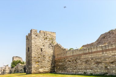 Merkezi Istanbul'da İmparator Theodosius eski kale duvarı kalıntıları. Türkiye