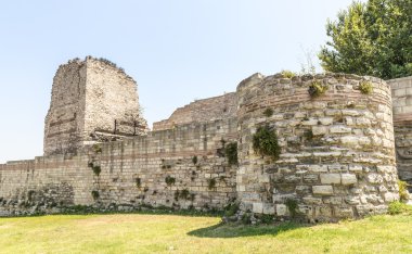Merkezi Istanbul'da İmparator Theodosius eski kale duvarı kalıntıları. Türkiye