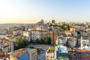 Panorama akşam Istanbul'da. Galata Kulesi manzarası