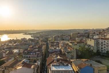 Panorama akşam Istanbul'da. Galata Kulesi manzarası