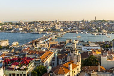 Panorama akşam Istanbul'da. Galata Kulesi manzarası