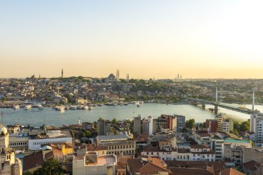 Panorama akşam Istanbul'da. Galata Kulesi manzarası