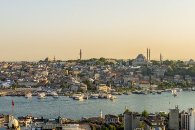 Panorama akşam Istanbul'da. Galata Kulesi manzarası