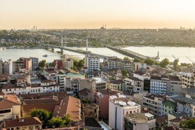 Panorama akşam Istanbul'da. Galata Kulesi manzarası