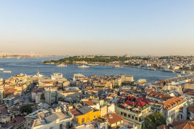 Panorama akşam Istanbul'da. Galata Kulesi manzarası