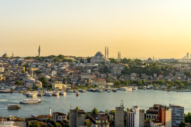 Panorama akşam Istanbul'da. Galata Kulesi manzarası