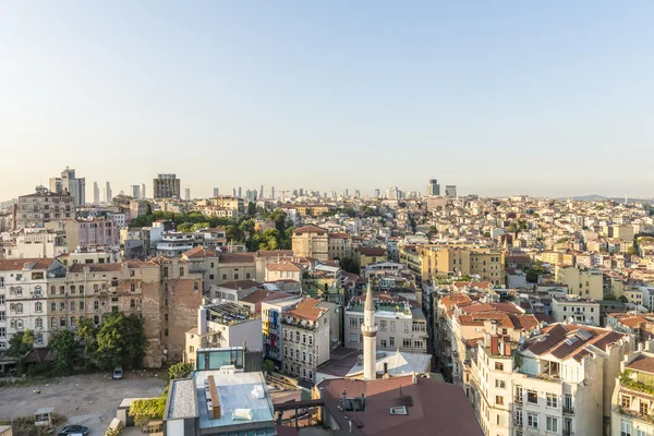 Panorama akşam Istanbul'da. Galata Kulesi manzarası