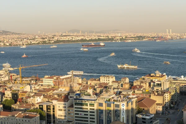 Soirée panoramique à Istanbul. Vue depuis la tour Galata — Photo