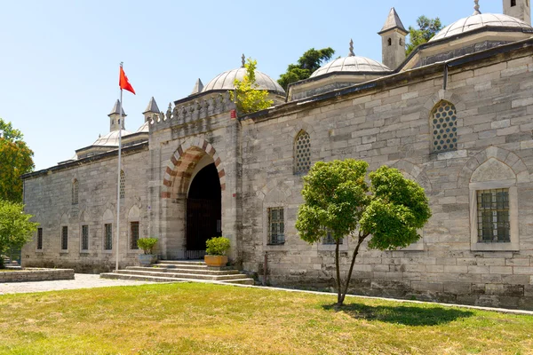 Starobylé budově univerzity Laleli, Istanbul — Stock fotografie