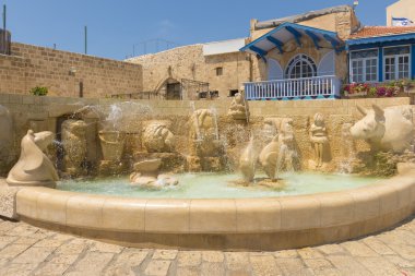Modern çeşme heykellerinde Jaffa ile. Tel Aviv. İsrail