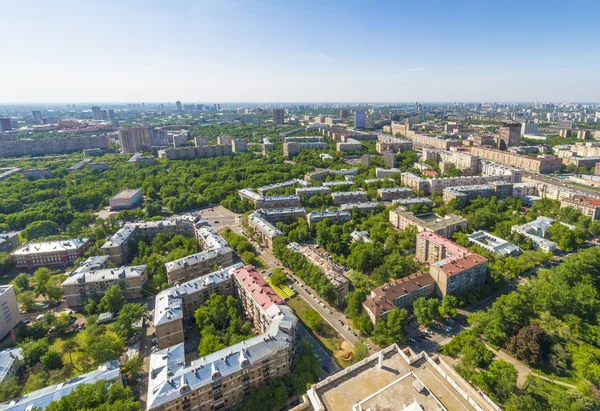 View of Moscow modern residential quarters at sunset on top of the roof of a tall building — Stock Photo, Image