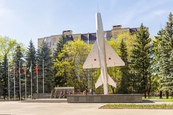 Le monument représentant un avion de combat soviétique — Photo