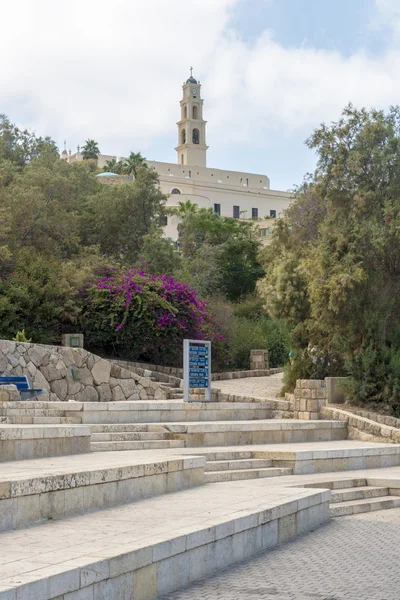 Древний католический монастырь в израильском городе Яффо — стоковое фото