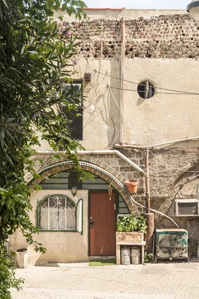 Calles estrechas de la antigua Jerusalén. Casas de piedra y arcos — Foto de Stock