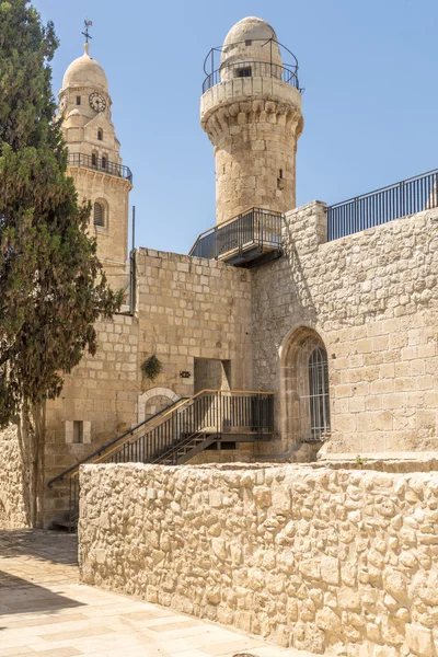 古いエルサレムの街を絞り込みます。石造りの家およびアーチ — ストック写真