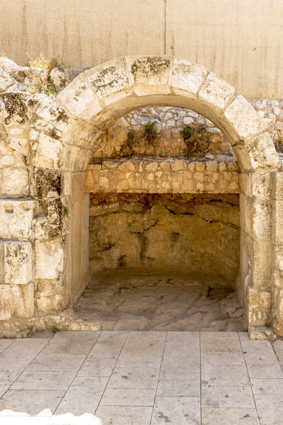 Ruas estreitas da velha Jerusalém. Casas de pedra e arcos — Fotografia de Stock