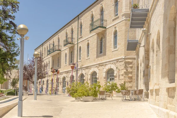 Kudüs'ün eski dar sokaklarında. Taş evleri ve kemerler