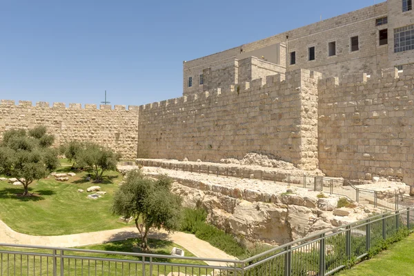 The ancient city walls and towers in the old Jerusalem — Stock Photo, Image