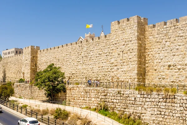Staré městské hradby a věže v jeruzalémské staré — Stock fotografie