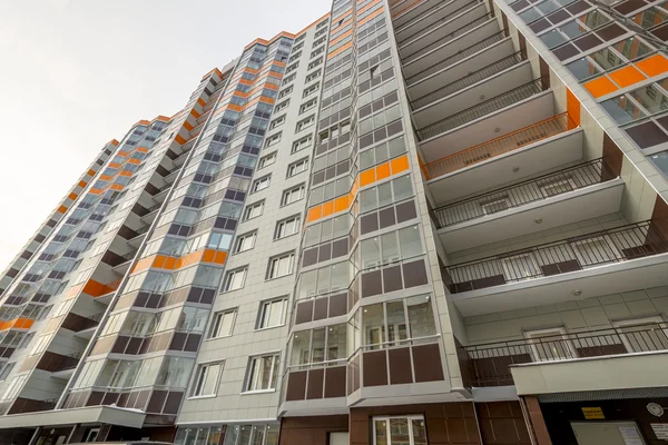 Modern apartment buildings in the new district of Moscow — Stock Photo, Image