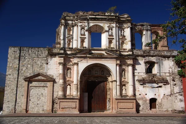 Iglesia en Antigua, Guatemala — Foto de Stock