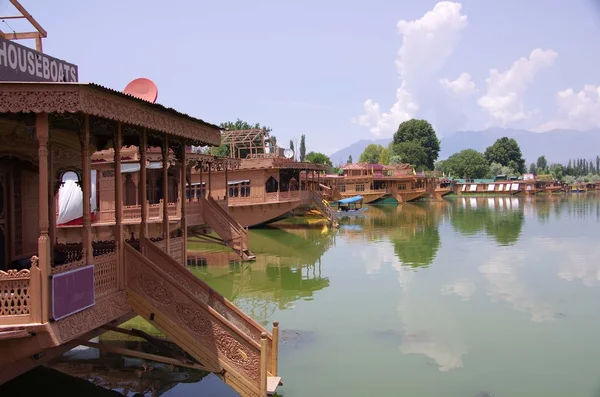 Srinagar Keşmir, Hindistan içinde yüzen