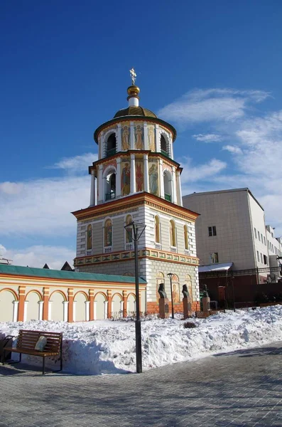 ロシアのシベリアにあるイルクーツクの冬のエピファニー大聖堂 — ストック写真