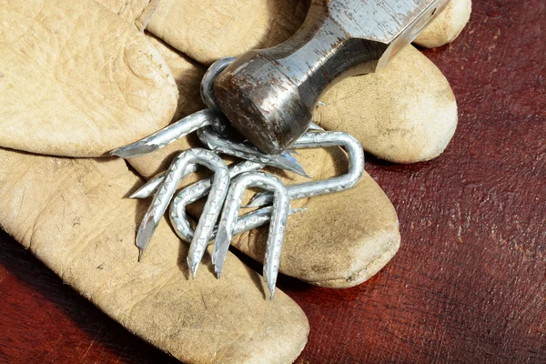 Old Glove and Tacks — Stock Photo, Image