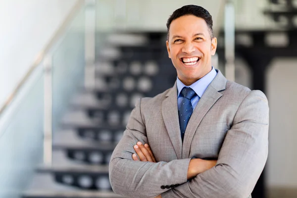 Geschäftsmann im modernen Büro — Stockfoto