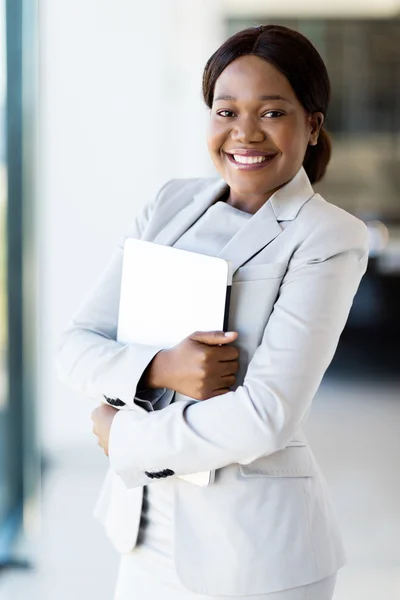 Employé de bureau tenant ordinateur portable Photo De Stock