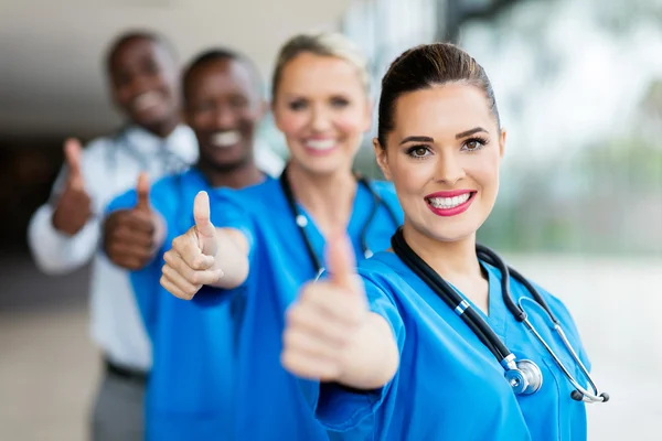 Profesionales médicos en el hospital — Foto de Stock