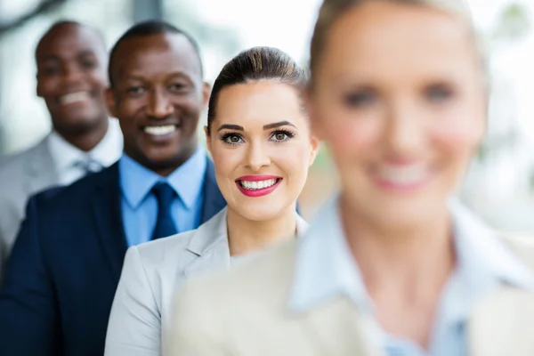 Geschäftsleute in modernen Büros — Stockfoto