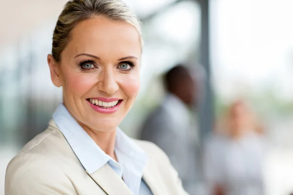 Mature businesswoman in office — Stock Photo, Image