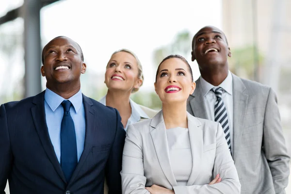 Geschäftsleute in modernen Büros — Stockfoto